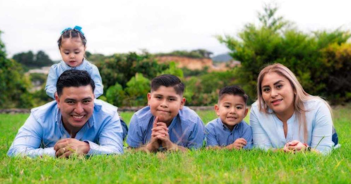 A family of mom, dad, two sons and a daughter posing for a picture in a garden. (Representative Cover Image Source: Pexels | Photo by eduardo199o9)