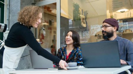 When customer realized he accidentally missed tipping his server, he made amends with a priceless gesture