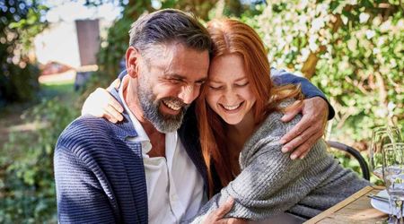 Daughter who hadn't seen dad in 5 years planned a surprise visit—his priceless response left everyone around him in tears