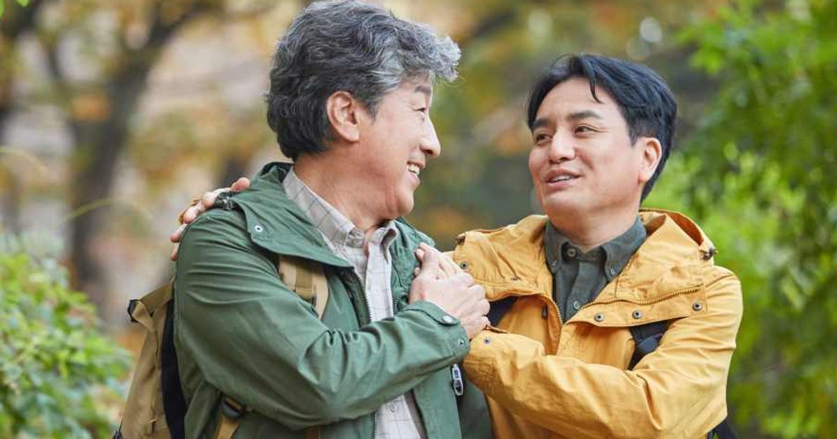 Korean son giving his father assurance. (Representative Cover Image Source: Getty Images | Photo by Plan Shoot / Imazins)