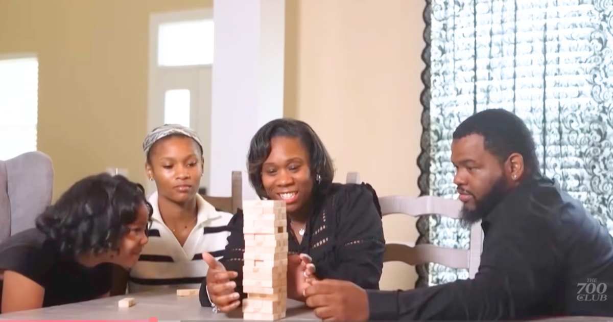 (L-R) Samaria, Sa-Miya, Yolanda, and Patrick Solomon speak in an interview after surviving a boat accident. (Cover Image Source: CBN | The 700 Club)