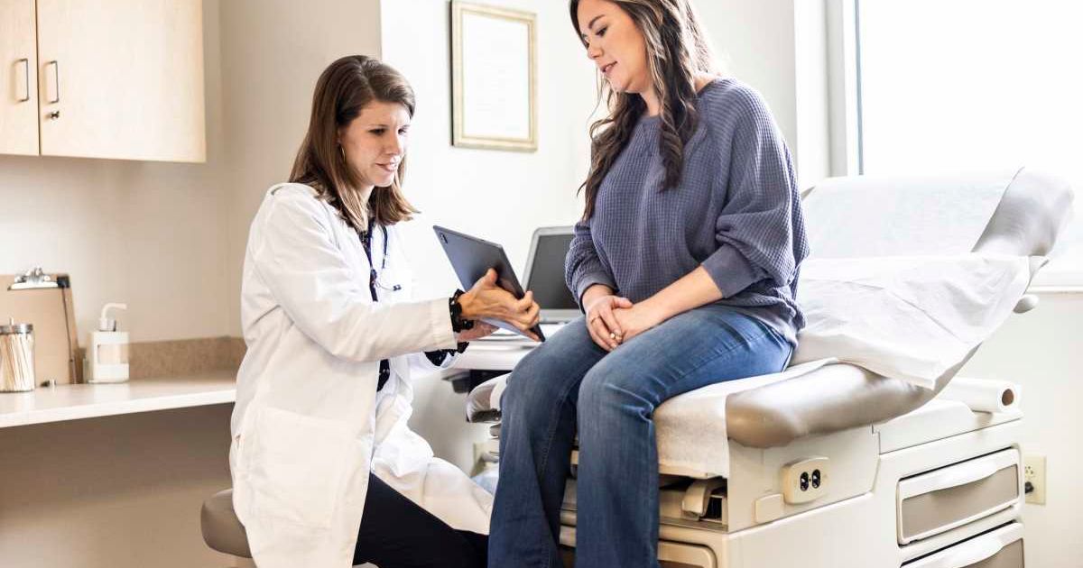 Doctor talking to a woman at a hospital. Representative Cover Image Source: Getty Images | MoMo Productions