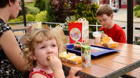 8-year-old politely refused her mom’s request for an empty 'Grinch box' — then noticed a child without one and surprised her