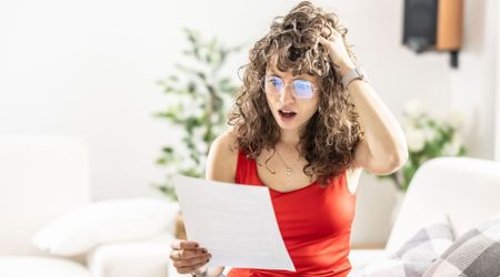 Teacher sent parents a handwritten note criticizing their child’s writing — but the feedback quickly backfired in the most ironic way