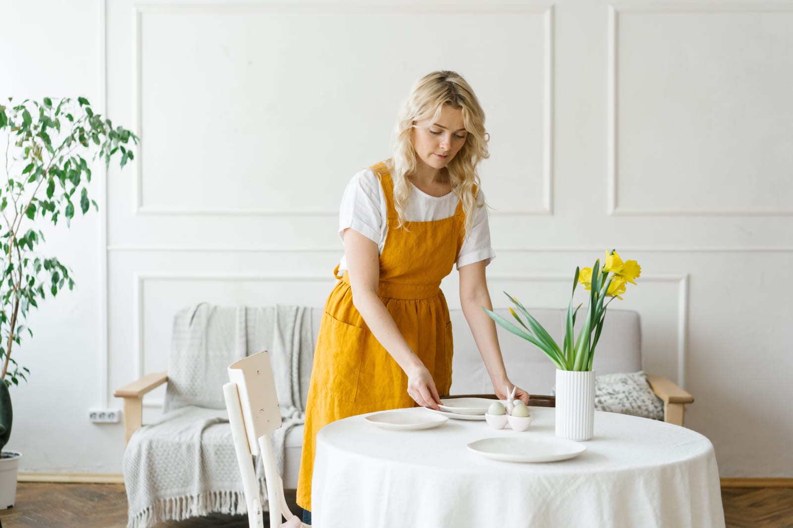 A waitress setting up a table for diners.