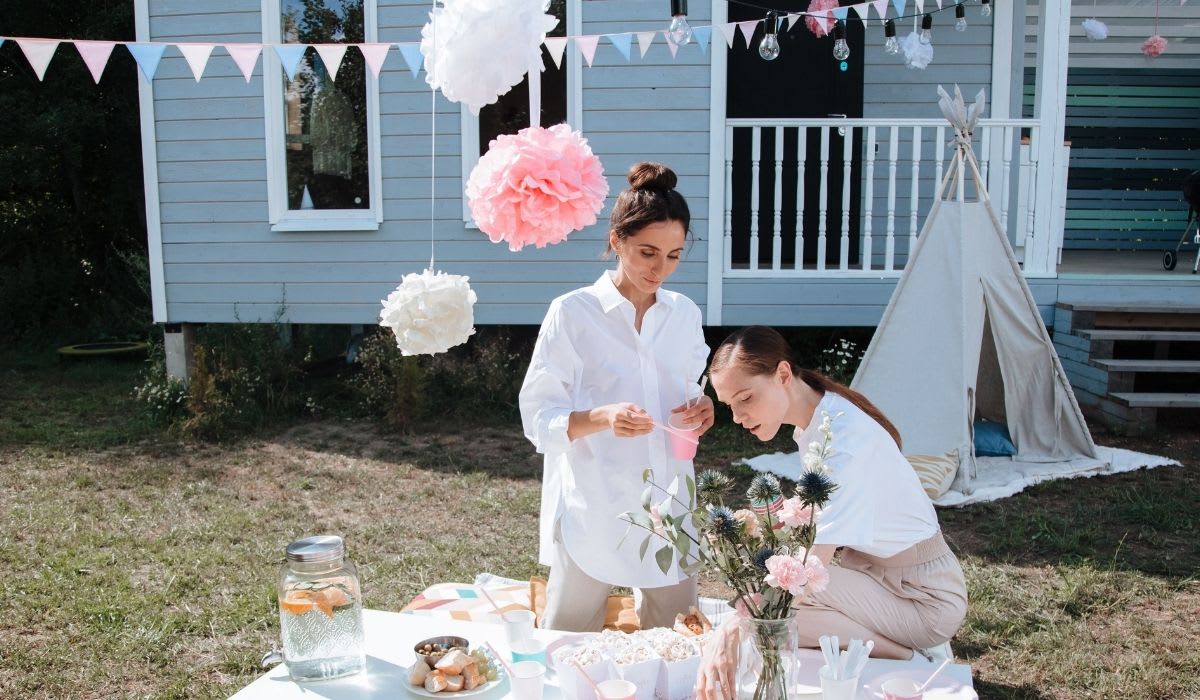 Two women setting up a housewarming party. (Representative Image Source: Pexels | Ron Lach)