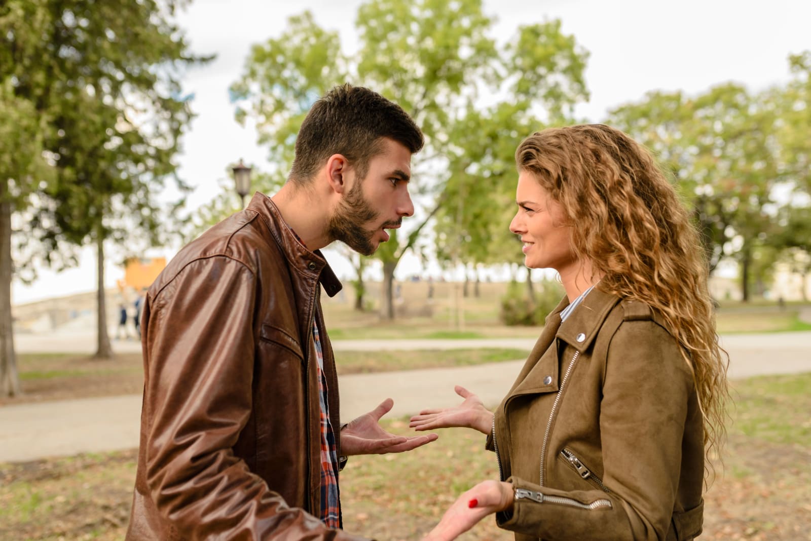 Man and woman having a heated conversation (Representative Image Source: Pexels | Vera Arsic)