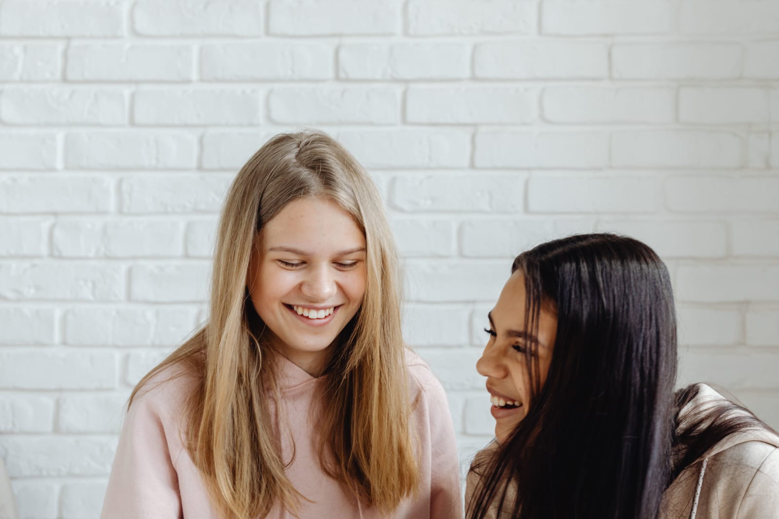 Teenage girls laughing (Representative Image Source: Pexels | https://kaboompics.com/)