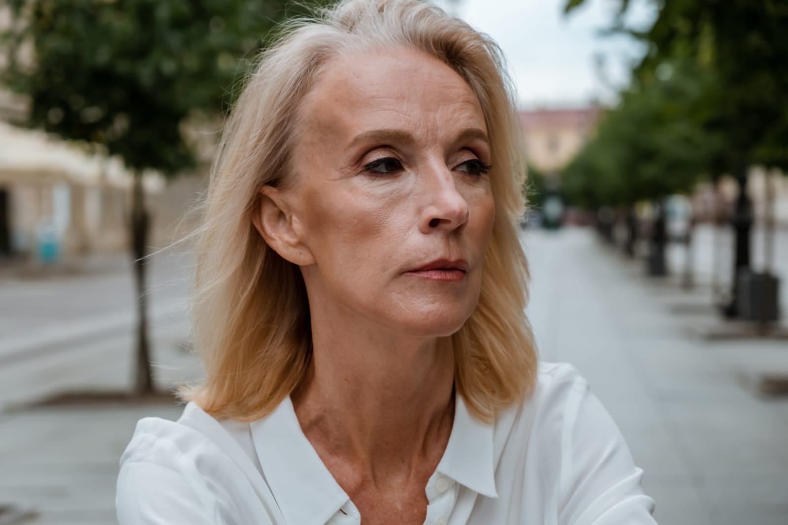 A middle-aged woman staring at someone on the street. (Representative Image Source: Pexels| cottonbro studio)