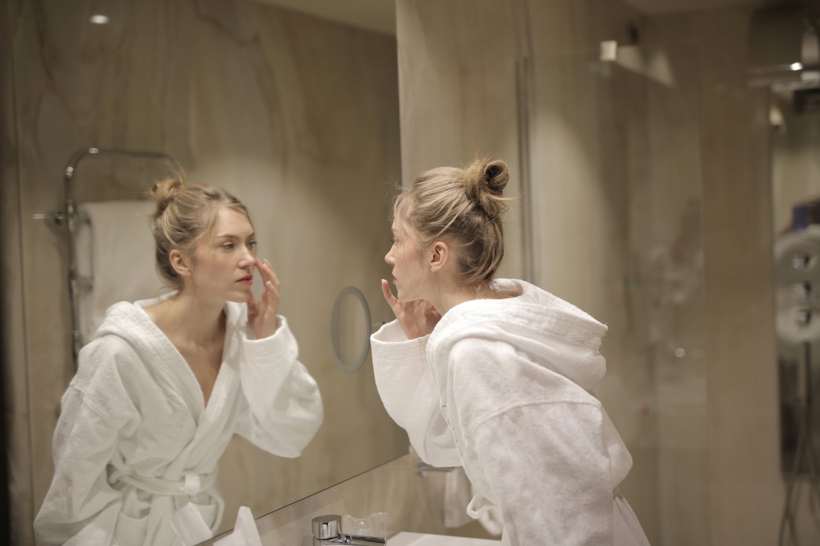 Woman checking her face in the mirror (Representative Image Source: Pexels | Andrea Piacquadio)
