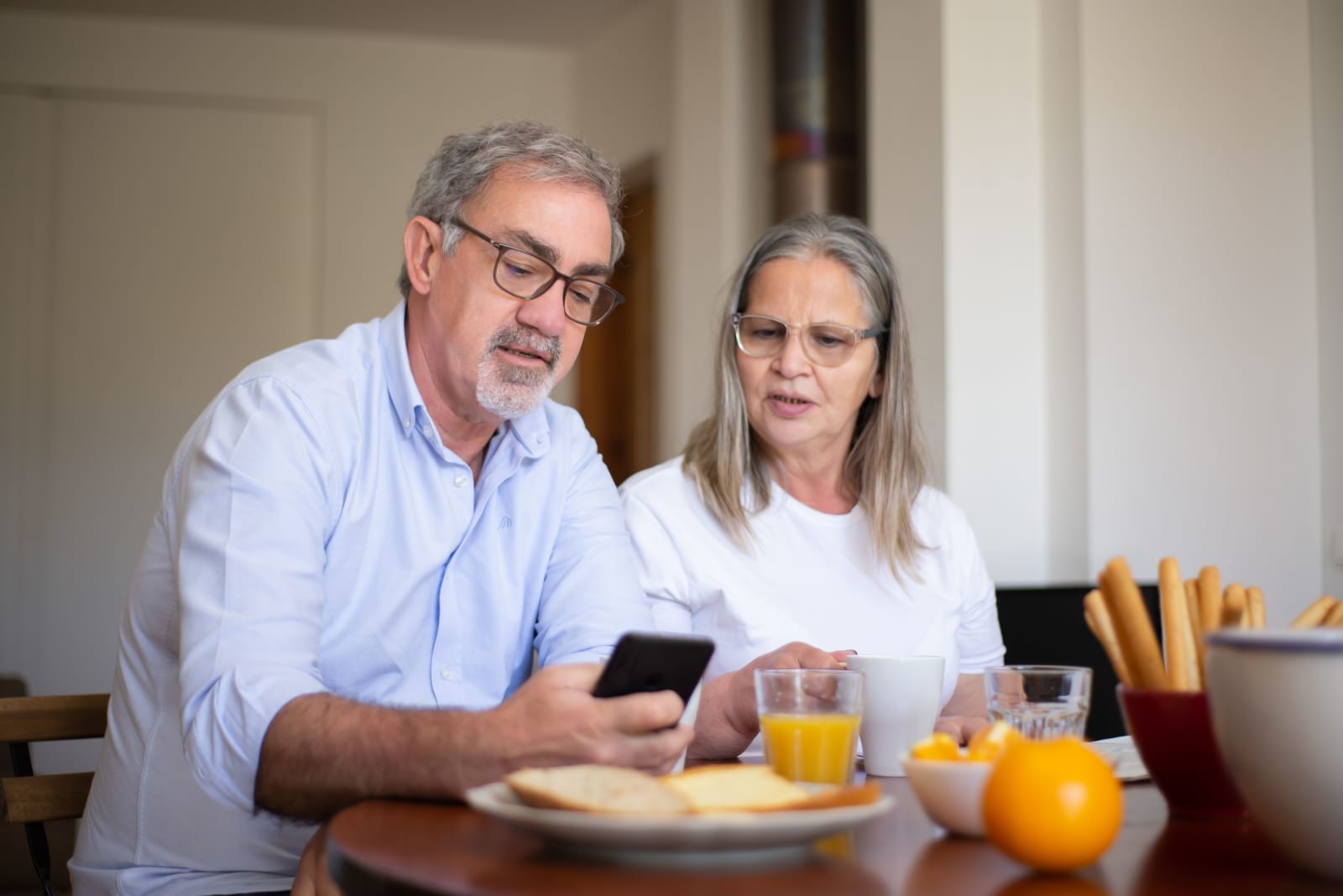 An elderly couple using a smartphone (Representative Image Source: Pexels | Kampus Production)