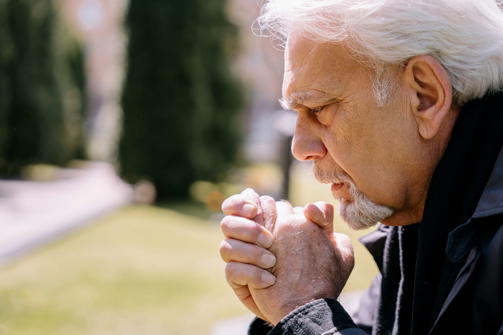 An elderly man in deep thought outdoors. (Representative Image Source: Pexels| Ivan S)