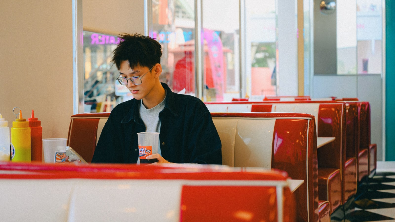 A man at a restaurant looks disappointed. (Representative Image Source: Pexels| Andy Lee)