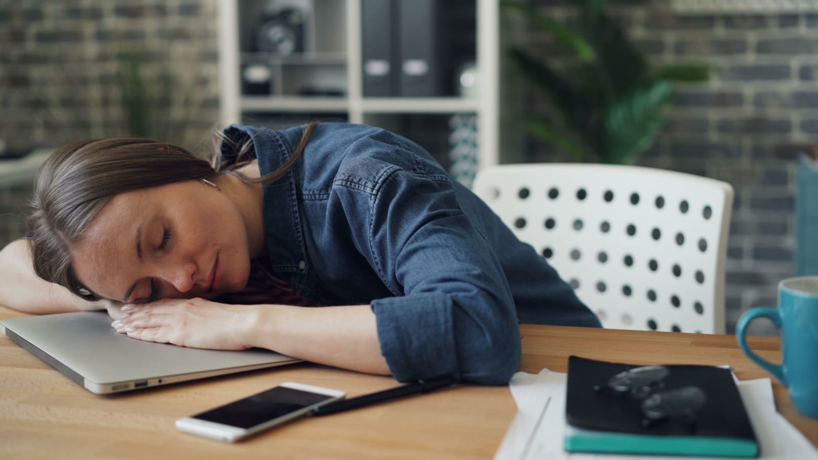 A woman fast asleep in the office. (Representative Image Source: Pexels| Vitaly Gariev)